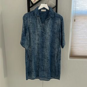 Very nice pockets in front sleeves button up